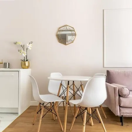 Urban Chic - Mennica - One Bedroom -citycenter&18 Apartment Warschau